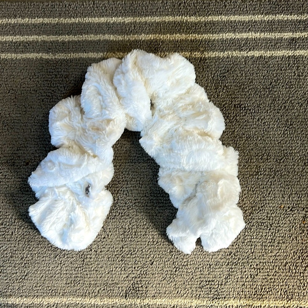 Keiki Co. white scarf